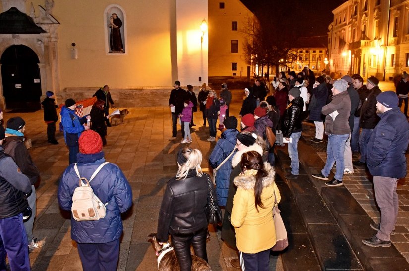 FOTO Varaždinci na Franjevačkom trgu prosvjedovali protiv Covid-potvrda