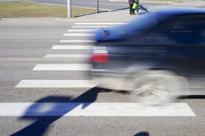 Još jedna nesreća na zebri: 65-godišnjakinja autom naletjela na 16-godišnjakinju