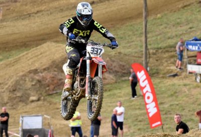 Vozač motocross motocikla (16) neregistriranim i neosiguranim vozilom udario u zemljani nasip