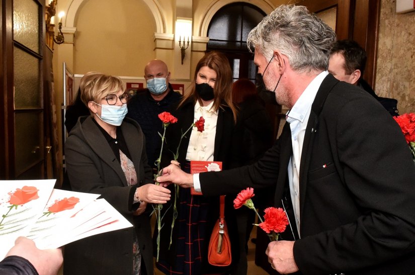 SDP obilježio Dan žena uz predstavu "Ljubaf": "Tražimo pola zemlje, pola neba, pola moći - ravnopravno"