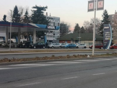 NOVI RAST CIJENA Najavljeno poskupljenje od utorka za kunu i 60 lipa više po litri benzina i dizela