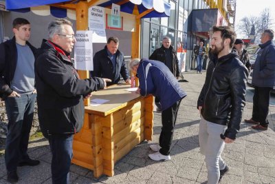 Peticiju protiv pripajanja Varkomu i protiv dovoza otpada u Jerovec otpada potpisalo 7.278 građana