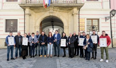 FOTO Majstorske diplome steklo 14 novih majstora, uručena i priznanja Hrvatske obrtničke komore