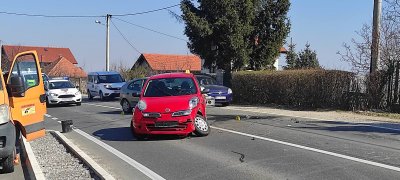 U sudaru osobnih vozila na Varaždin Bregu ozlijeđen 63-godišnjak koji je izazvao prometnu nesreću