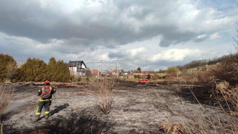 Umjesto paljenja i ugrožavanja sigurnosti građana, zapuštene površine potrebno je održavati