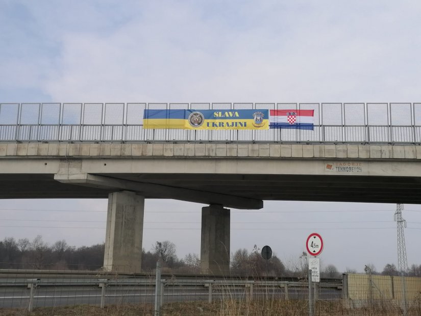 Iz MO Poljana Biškupečka traže da im se vrati transparent podrške Ukrajini, postavljen na nadvožnjak