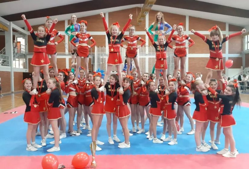 Sjajni rezultati varaždinskog Cheerleading kluba Bravo na natjecanju u Vinkovcima