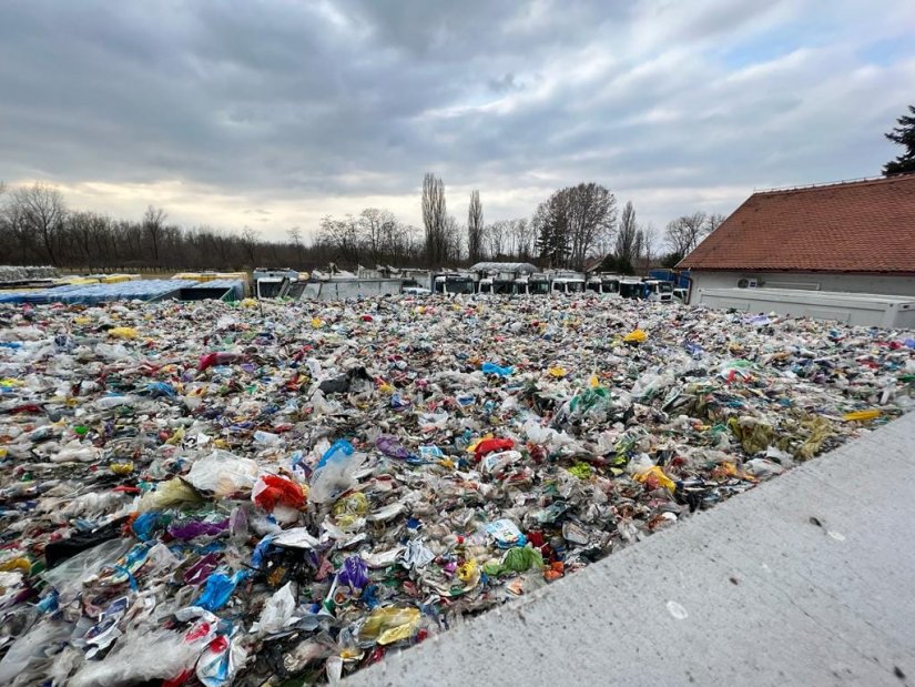 Što s gomilom plastike u dvorištu Čistoće? Dobit će ili pozajmicu ili dići kredit da se riješi taj problem