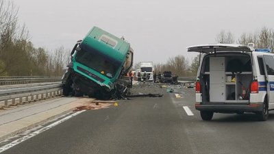 VIDEO Na autocesti kod Zamlake frontalni sudar bio koban za vozača osobnog vozila