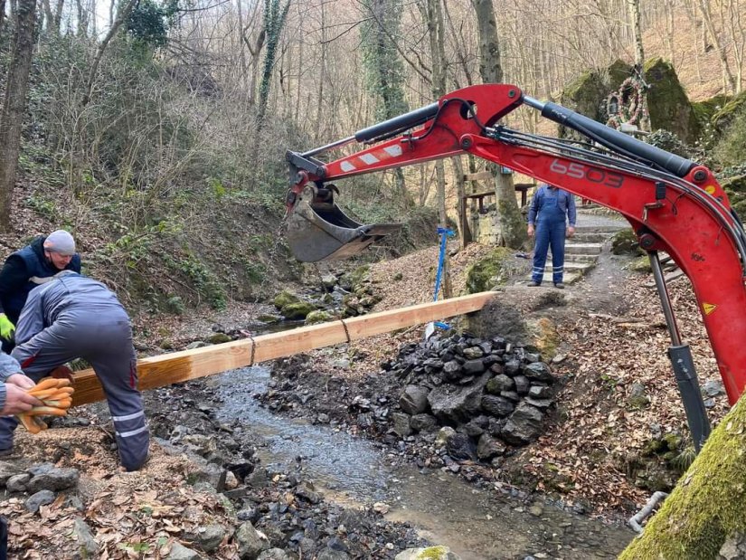 FOTO Akcijom udruge branitelja i djelatnika Poduzetničkog centra obnovljen most preko potoka Hruškovec