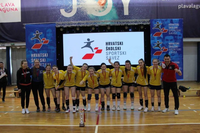 Rukometa&scaron;i i rukometa&scaron;ice Druge gimnazije Varaždin u Poreču ostvarili povijesni uspjeh za &scaron;kolu!