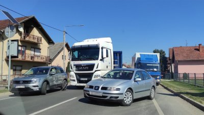 FOTO Prometna nesreća nedaleko od Vidovca, kilometarska kolona zbog radova