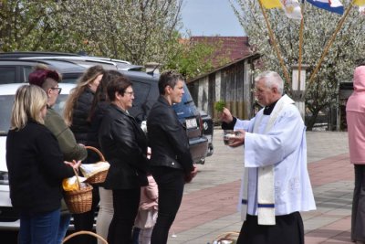 FOTO Mještani Tužnog slave Uskrs, sve je počelo tradicionalnim blagoslovom jela