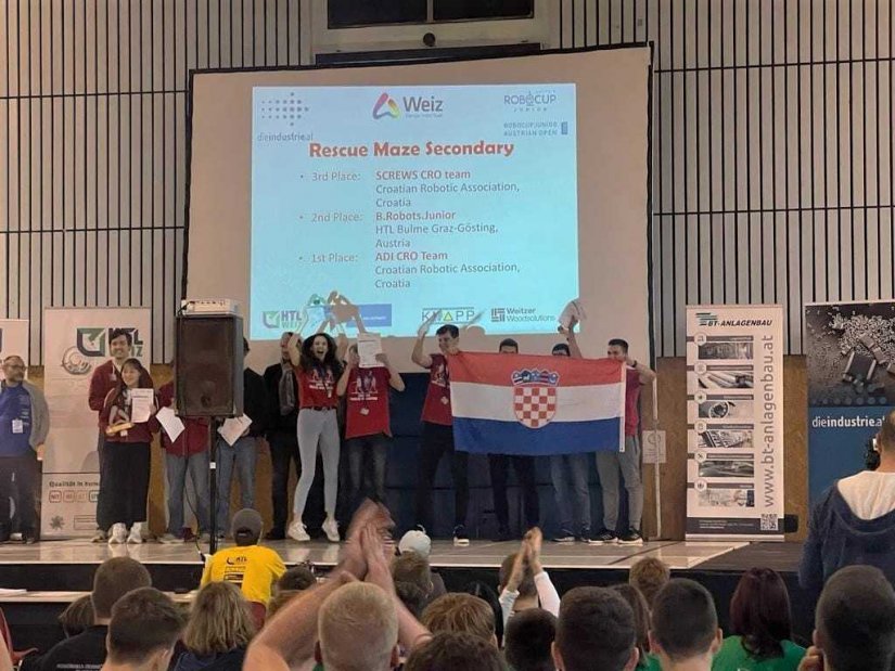 Mladi robotičari iz Varaždinske županije opet "pomeli&ldquo; konkurenciju: na dva natjecanja osvojili čak 29 medalja!