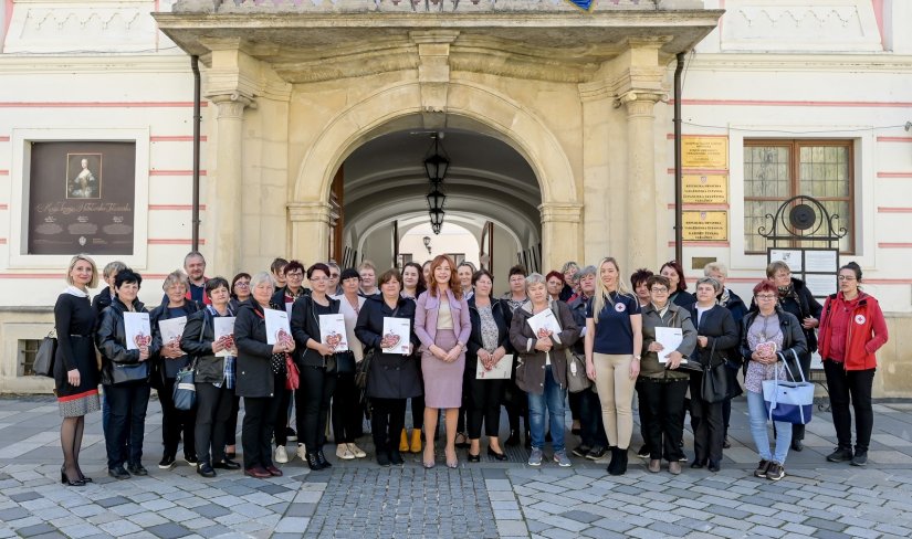 Diplome gerontodomaćicama Društva Crvenog križa Varaždinske županije