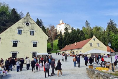 FOTO Općina Bednja: Tradicionalan prvi svibanjski izlet u Trakošćanu privukao brojne posjetitelje