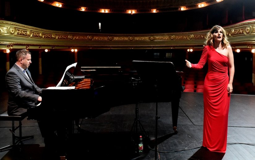 FOTO Jelena &Scaron;tefanić i Simon De&scaron;palj snimili koncert "Put oko svijeta u 9 pjesama"