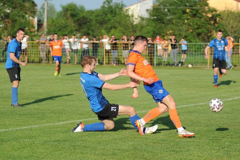 Alan Novko (narančasti) u trenutku kada je postigao jedini gol na susretu u 72. minuti