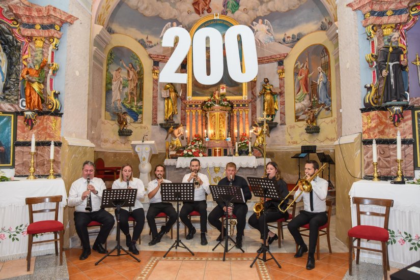 FOTO 200. obljetnica župne Crkve svetog Petra u Petrijancu započela glazbenom akademijom