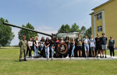 Povodom Dana Hrvatske vojske učenici te ravnatelji srednjih škola posjetili vojarnu 7. gardijske brigade „PUMA“