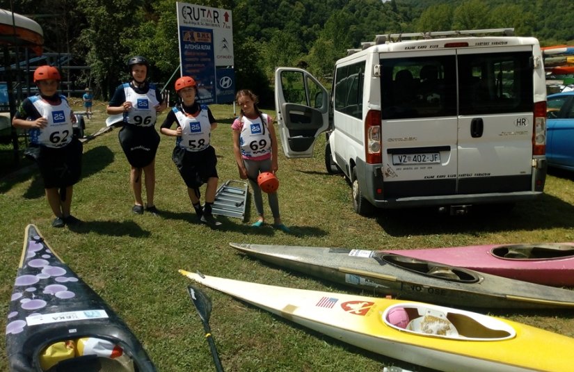 Kadeti i polaznici škole KKK Varteks nastupili u slalomu za mlađe kategorije u Sloveniji