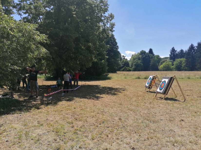 VINICA Uspješno završena prezentacija streličarstva u Arboretumu Opeka