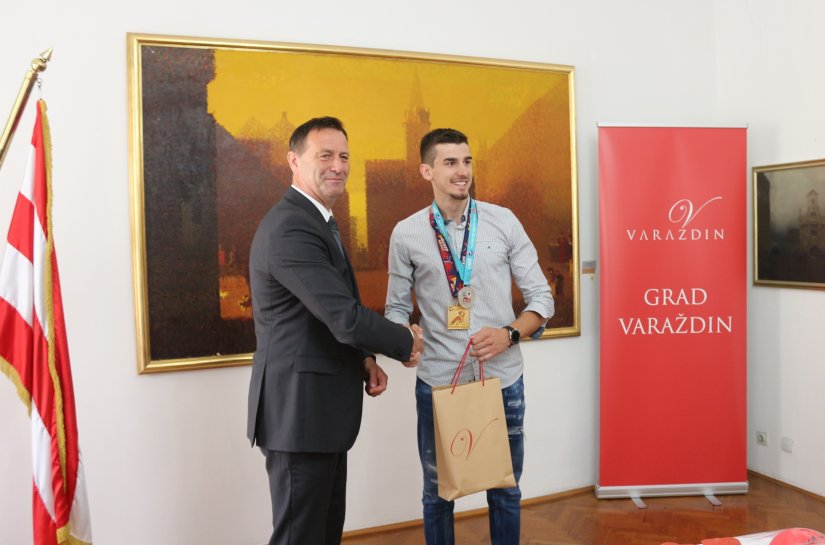 FOTO Varaždinski gradonačelnik Neven Bosilj održao prijem za Enesa Garibovića