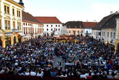 VIDEO, FOTO Koncert &quot;The Queen Symphony&quot; ispunio varaždinski Korzo