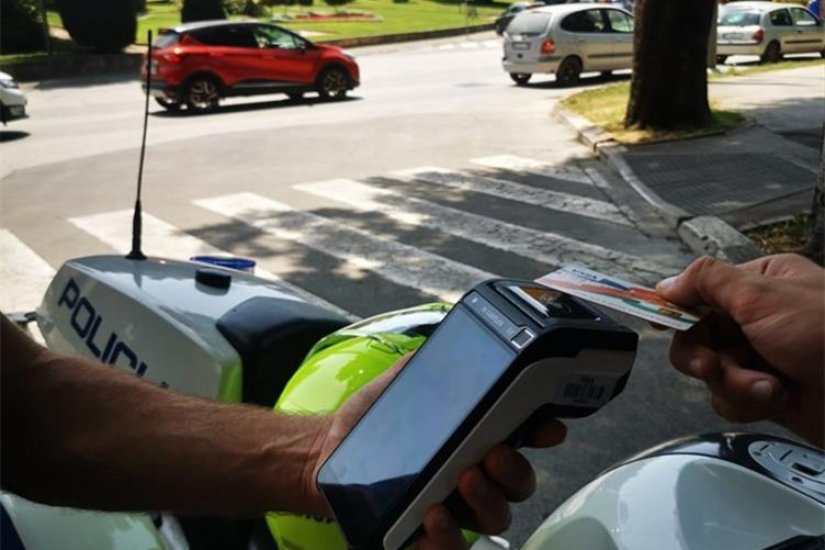 Plaćanje kazne za počinjene prekršaj na ruke policijskom službeniku odlazi u povijest