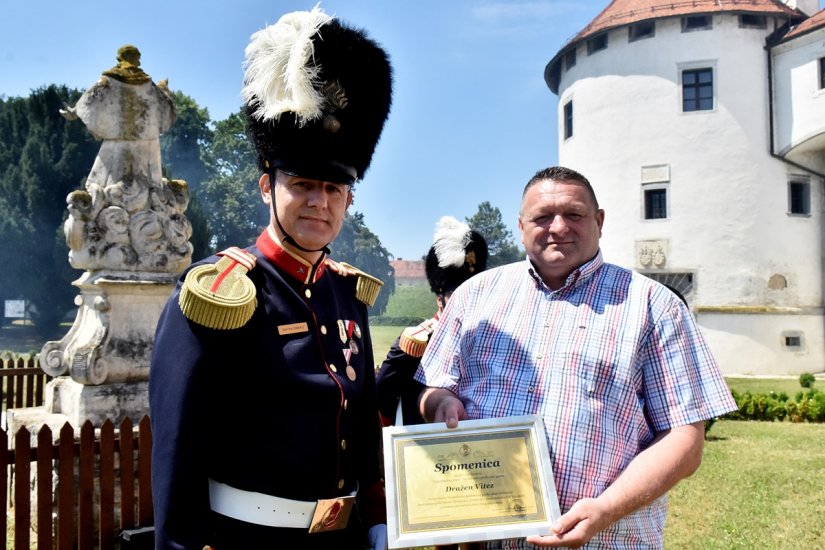 FOTO Među počasne topnike Purgara upisao se i predsjednik NK Varaždin Dražen Vitez