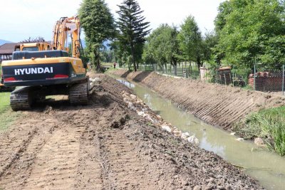 Nastavljaju se radovi na uređenju korita potoka u Kamenici