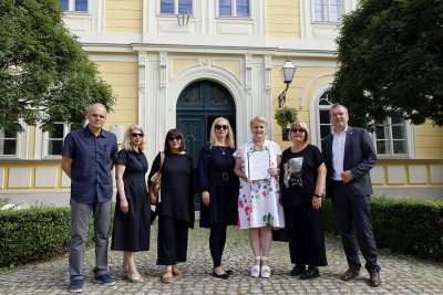 FOTO Završena obnova fasade starog dijela Prve gimnazije, radove obišao župan Anđelko Stričak