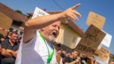 FOTOGALERIJA Bili smo na današnjem ekološkom prosvjedu u Podrutama -  jedno odlučno &quot;NE&quot; zagađenju!