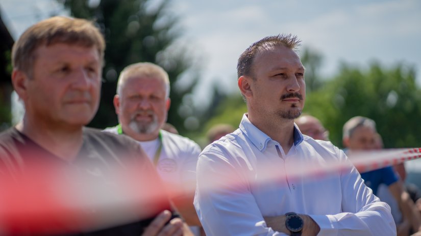 Jenkač htio dati izjavu na prosvjedu - prosvjednici ga prekidali i dobacivali mu „MAJMUNE!“