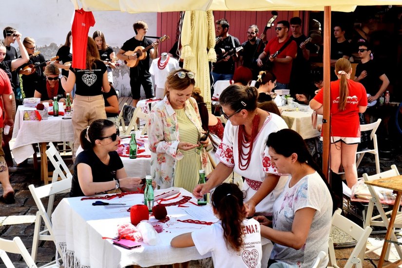 FOTO Izrada tradicijskog nakita na Trgu tradicijskih obrta