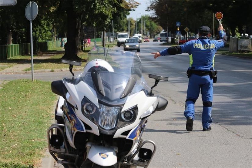 Protekli vikend 15 prometnih nesreća sa šest ozlijeđenih i jednom preminulom osobom, 148 prekršaja...