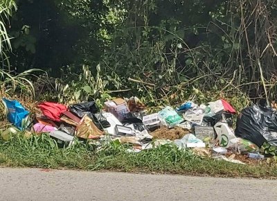 FOTO &quot;Netko je upravo istovario prikolicu smeća u Dravsku park šumu!&quot;