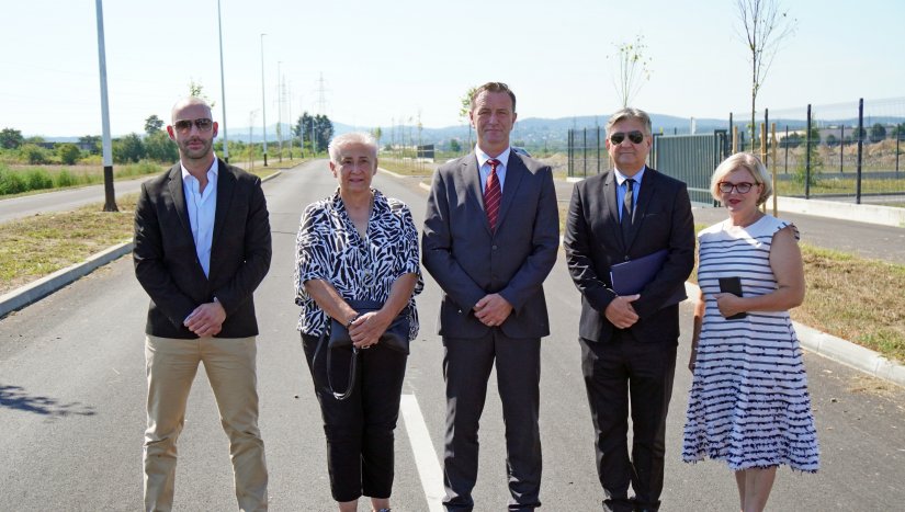 FOTO Puštena u promet cesta koja prolazi kroz bale otpada u Brezju