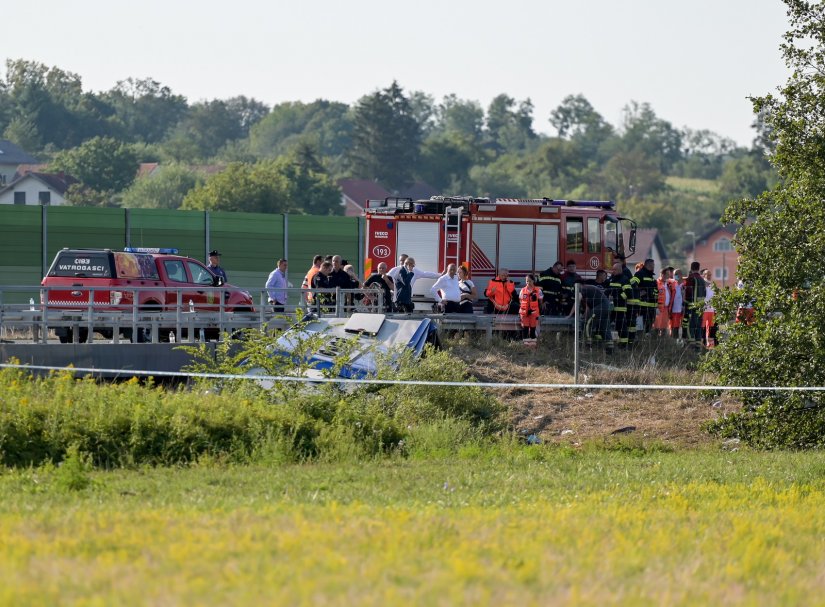 FOTO Strašni prizori s mjesta nesreće u kojoj je život izgubilo 12 osoba