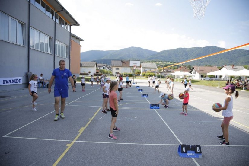 ŽOK IVANEC U tijeku upisi u školu odbojke za djevojčice prvih i drugih razreda osnovne škole