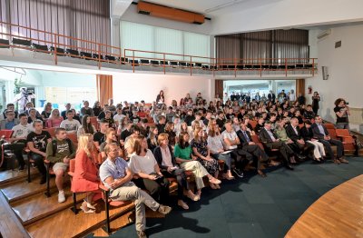 FOTO U Ivancu obilježen prvi dan nastave, u osnovnoškolske klupe prvi put sjela 1.042 prvašića
