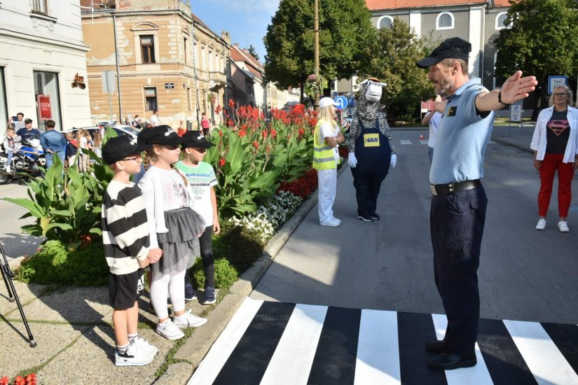 FOTO Započela tradicionalna akcija Sigurno u školu: Zaštitimo djecu u prometu!