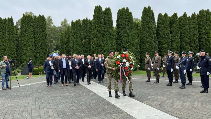 FOTO Obilježena 31. godišnjica Bitke za Vukovar, počast poginulima odao i župan Stričak