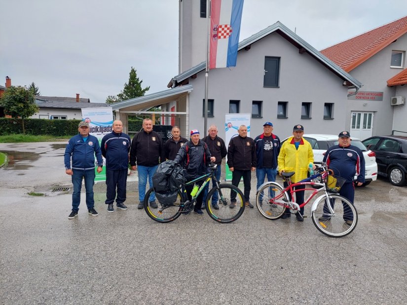 FOTO Unatoč kiši, branitelji biciklima stigli i do Vinice!