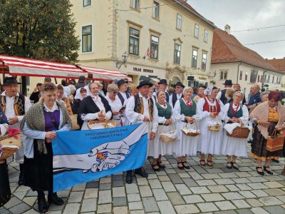 FOTO Veselim mimohodom obilježen Međunarodni dan starijih osoba