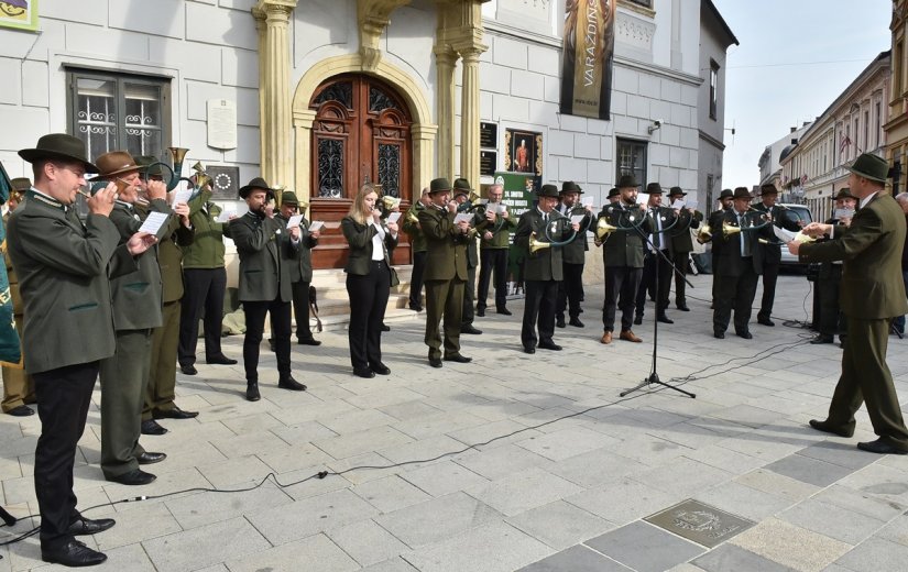 FOTO Lovci se danas prijepodne okupili na varaždinskom Korzu, rogisti izveli nekoliko skladbi