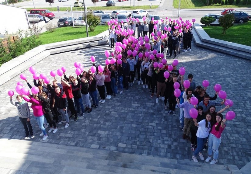 &quot;MAMA, BUDI ZDRAVA&quot; Ružičasti listopad u Srednjoj školi Ivanec