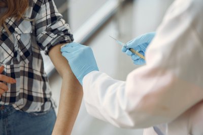 Medicinska sestra na području Varaždinske županije krivotvorila potvrde o cijepljenju protiv covida