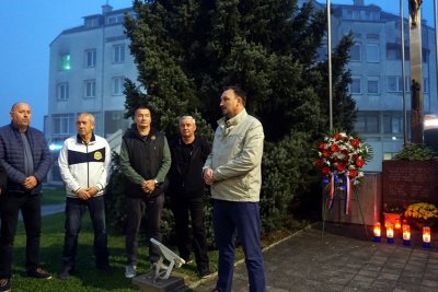 FOTO Kod križa u Novom Marofu odana počast preminulim građanima i poginulim braniteljima