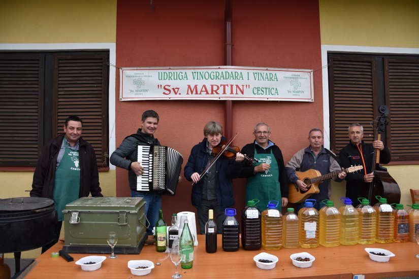 Cestički vinogradari „krstili“ mošt u vino